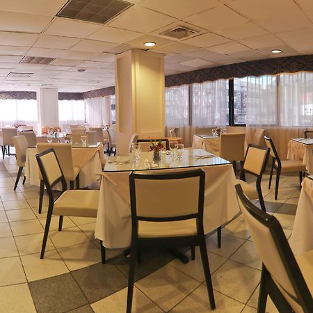 Hotel Faranda Express Soloy And Casino, A Member Of Radisson Individuals Panama City Ngoại thất bức ảnh