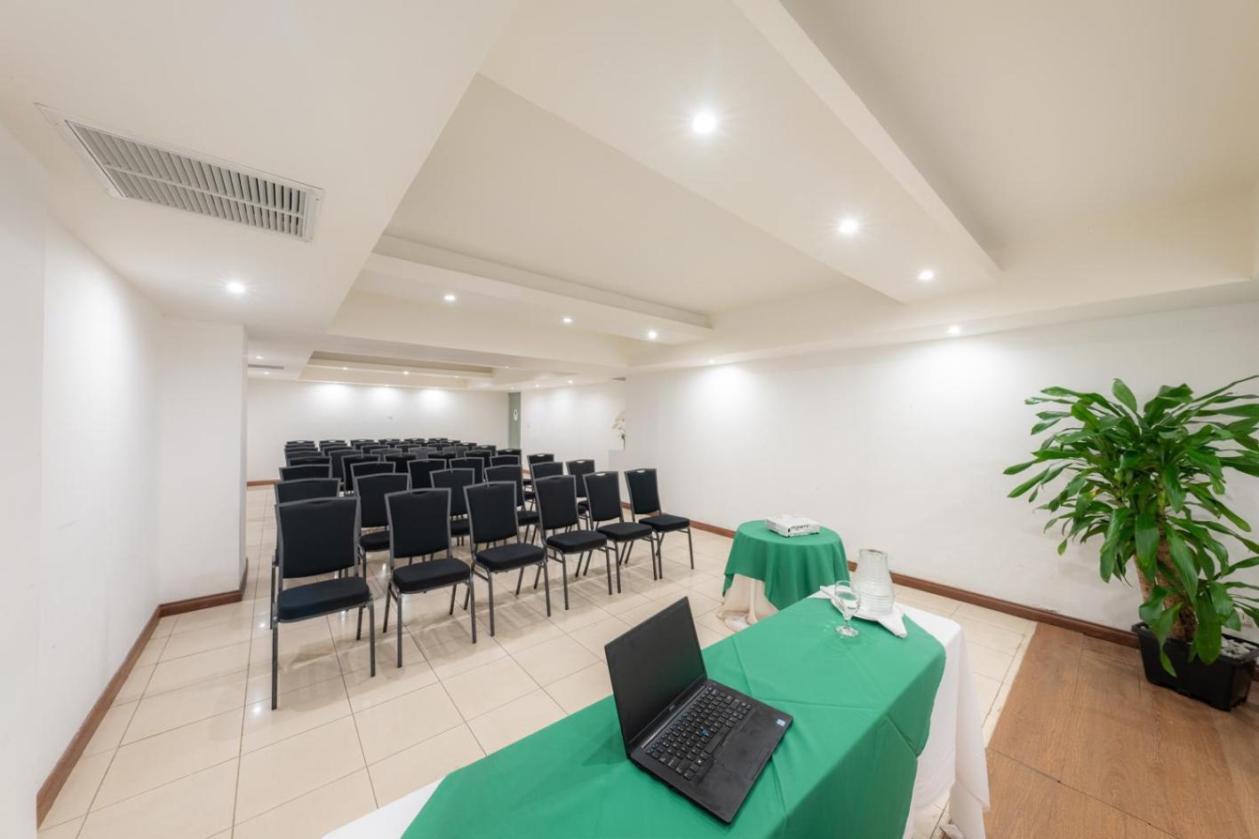 Hotel Faranda Express Soloy And Casino, A Member Of Radisson Individuals Panama City Ngoại thất bức ảnh